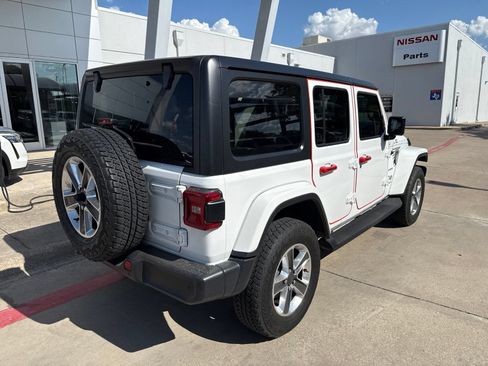 Used 2020 Jeep Wrangler Unlimited Sahara AWD/4WD image 3