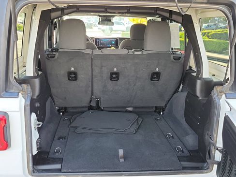 Used 2024 Jeep Wrangler Unlimited Rubicon AWD/4WD image 19