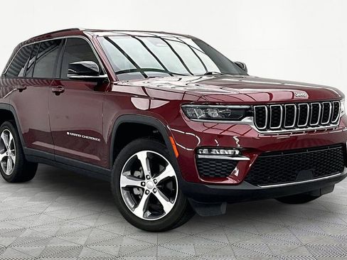 Used 2024 Jeep Grand Cherokee Limited AWD/4WD image 12