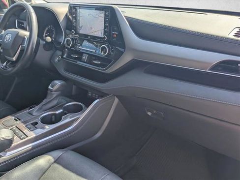 Used 2022 Toyota Highlander Limited FWD image 19