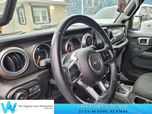Used 2018 Jeep Wrangler Unlimited Sahara image 10