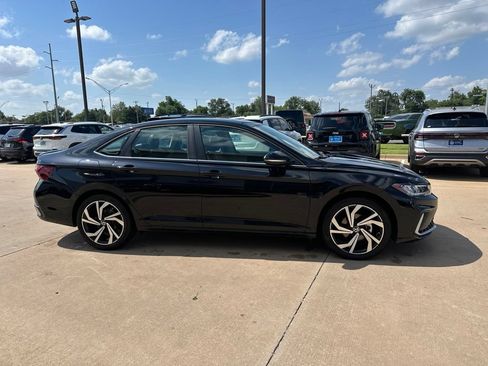 Used 2026 Volkswagen Jetta SEL FWD image 4