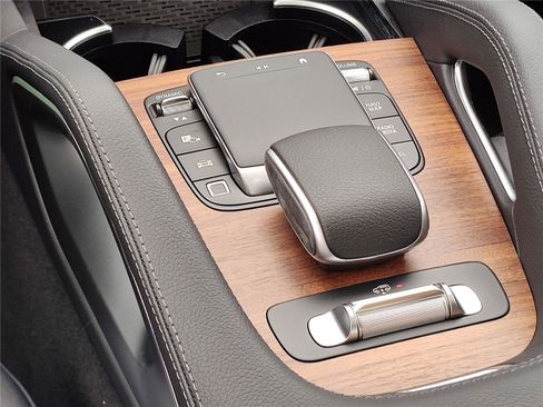 New 2026 Mercedes-Benz GLS 450 4MATIC image 9