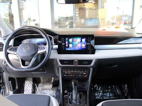 Used 2025 Volkswagen Taos SE AWD/4WD image 12