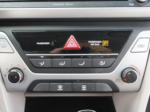 Used 2017 Hyundai Elantra SE FWD image 23