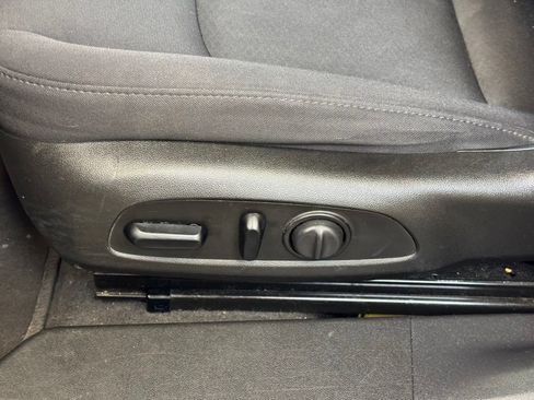 Used 2021 Chevrolet Malibu LT FWD image 11