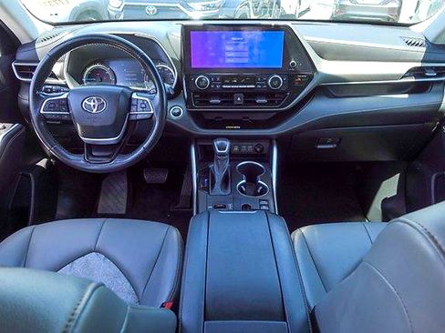 Used 2023 Toyota Highlander Bronze Edition AWD/4WD image 23