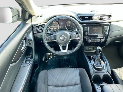 Used 2020 Nissan Rogue SV FWD image 18