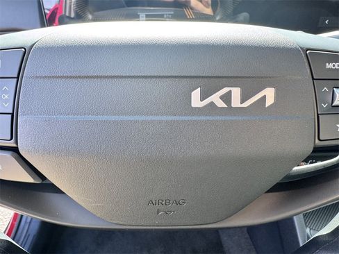 New 2025 Kia K4 LXS image 16