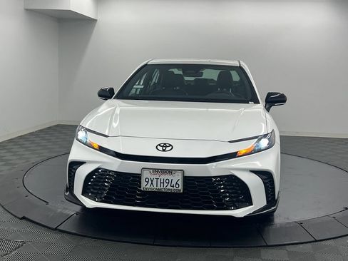 Used 2026 Toyota Camry Hybrid w/ Convenience Package FWD image 4