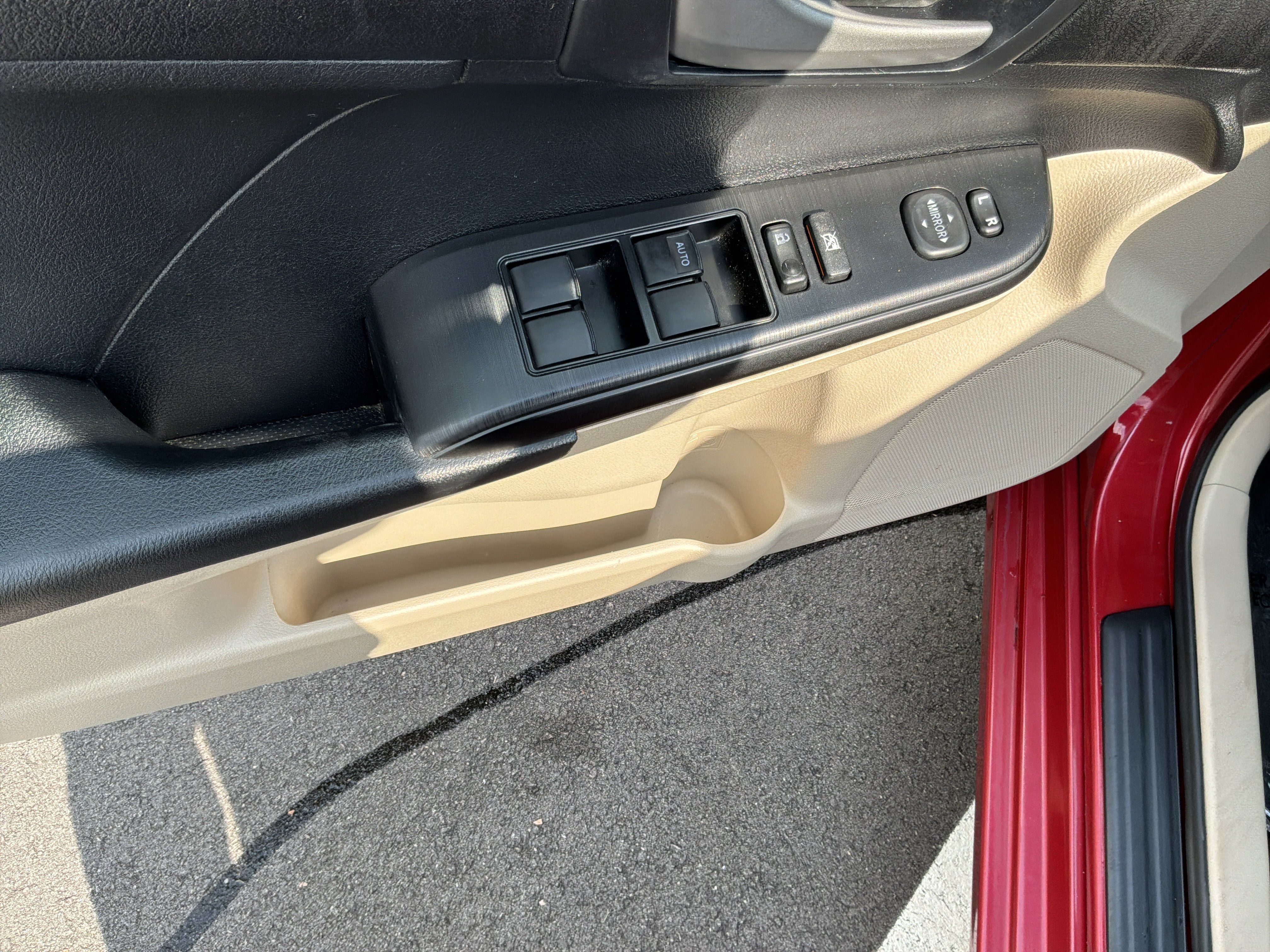 Used 2014 Toyota Camry FWD image 15