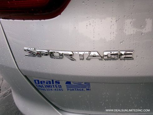 Used 2020 Kia Sportage LX AWD/4WD image 5