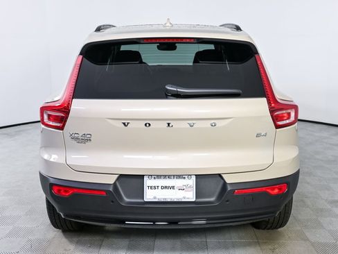 New 2026 Volvo XC40 B4 Plus w/ Protection Package Premier FWD image 28