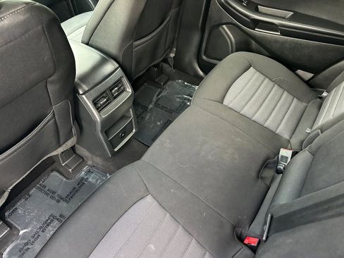 Used 2023 Ford Edge SE image 11