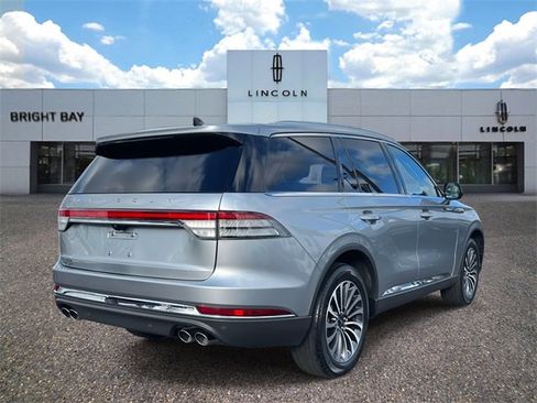 Used 2023 Lincoln Aviator AWD w/ Premium Package image 4