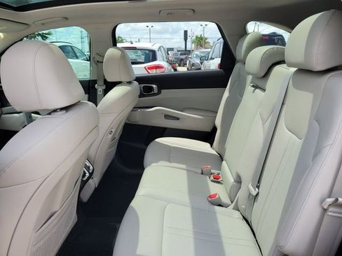 Used 2022 Kia Sorento S w/ Panoramic Sunroof Package image 14