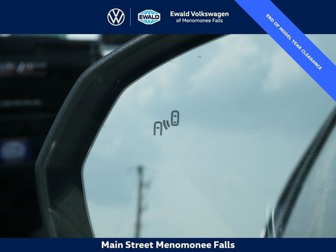 Certified 2025 Volkswagen Taos SE image 11