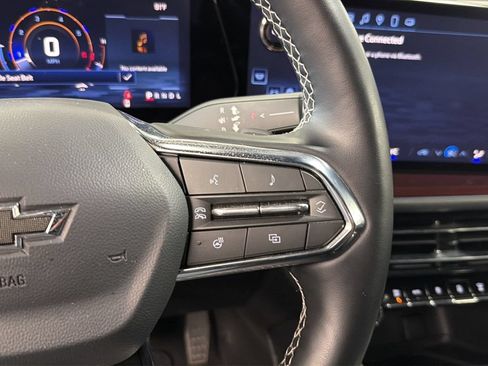 Used 2025 Chevrolet Traverse Z71 AWD/4WD image 19