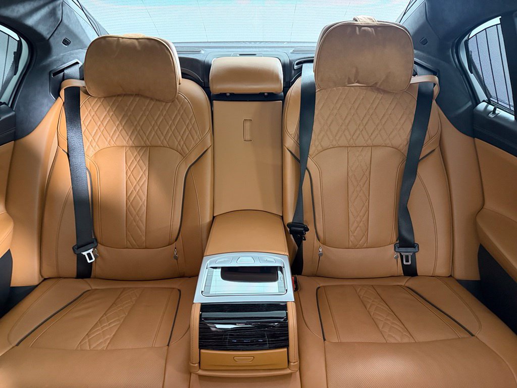Used 2022 BMW 750i xDrive w/ Luxury Rear Seating Package AWD/4WD image 21