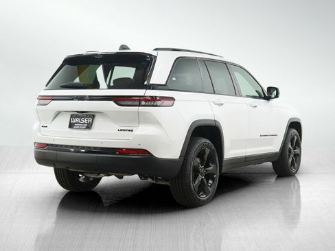 Used 2025 Jeep Grand Cherokee Limited w/ Luxury Tech Group II AWD/4WD image 5