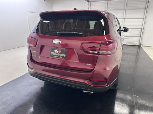 Used 2019 Kia Sorento LX image 12
