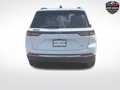 Certified 2023 Jeep Grand Cherokee Laredo AWD/4WD image 4