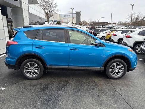 Used 2018 Toyota RAV4 XLE image 6