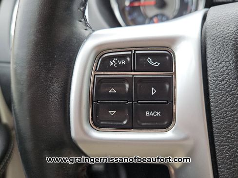 Used 2012 Chrysler Town & Country Touring w/ Entertainment Group #1 FWD image 12