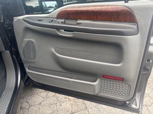 Used 2004 Ford F350 Lariat RWD image 18
