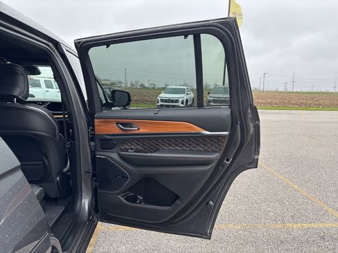 Used 2024 Jeep Grand Cherokee L Summit image 17