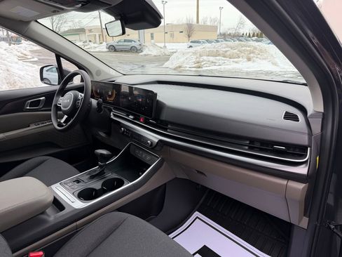 New 2026 Kia Carnival LX FWD image 14
