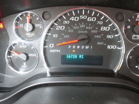 Used 2024 Chevrolet Express 2500 w/ Driver Convenience Package image 16