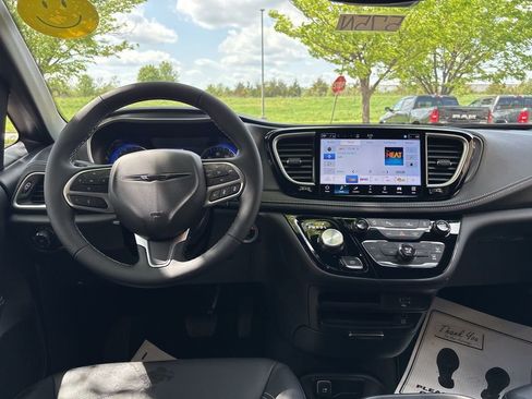 New 2026 Chrysler Pacifica Select FWD image 23