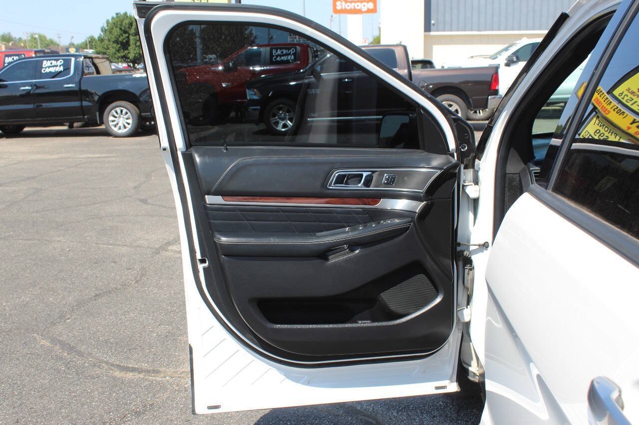Used 2018 Ford Explorer Platinum AWD/4WD image 23