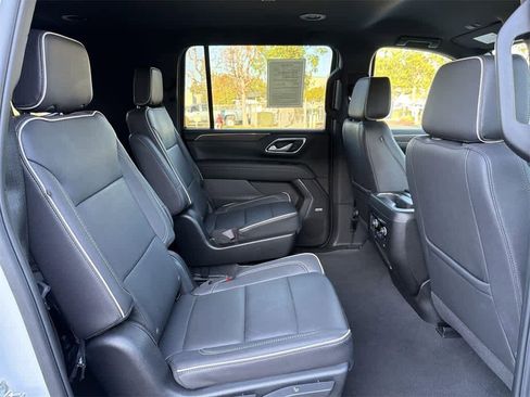Used 2023 Chevrolet Suburban Premier image 40