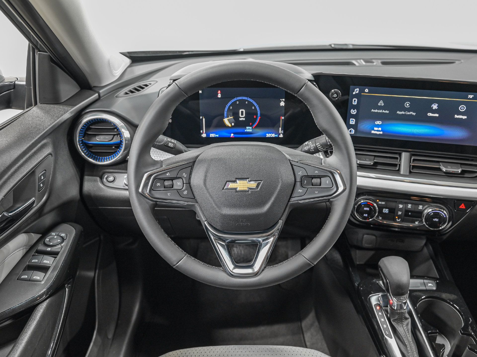 Used 2025 Chevrolet Trax LT w/ Driver Confidence Package FWD image 16