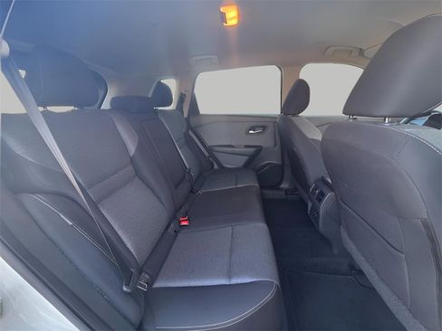 Used 2023 Nissan Rogue SV image 9