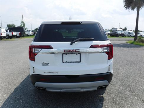 Used 2022 GMC Acadia SLE w/ LPO, Floor Liner Package FWD image 5