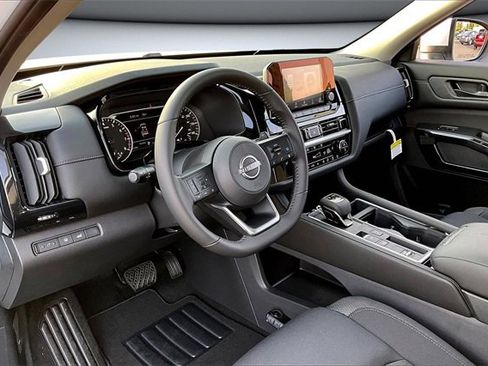 New 2025 Nissan Pathfinder SV image 7