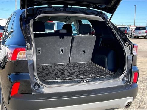 Used 2021 Ford Escape SE w/ Cold Weather Package image 35