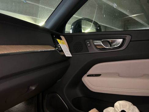 New 2026 Volvo XC60 B5 Plus w/ Protection Package Premier image 20