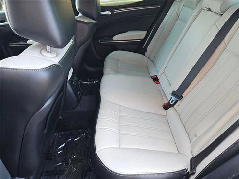 Used 2017 Chrysler 300 S w/ 300S Premium Group RWD image 22