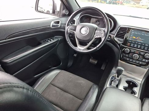 Used 2022 Jeep Grand Cherokee Laredo X image 15