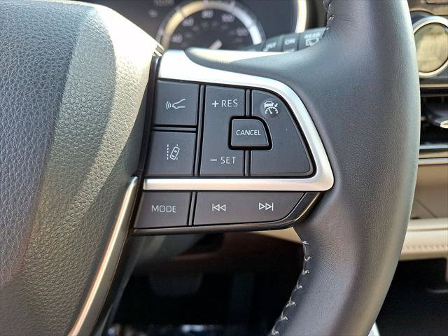Used 2022 Toyota Highlander XLE AWD/4WD image 18
