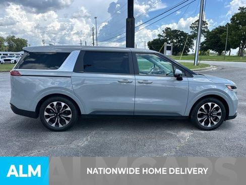 Used 2024 Kia Carnival EX FWD image 4