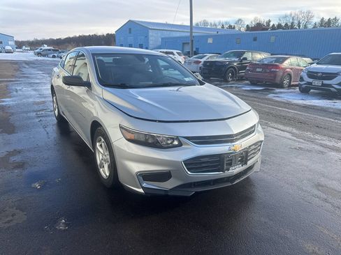 Used 2018 Chevrolet Malibu LS image 4