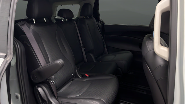 Used 2025 Kia Carnival SX Prestige FWD image 25