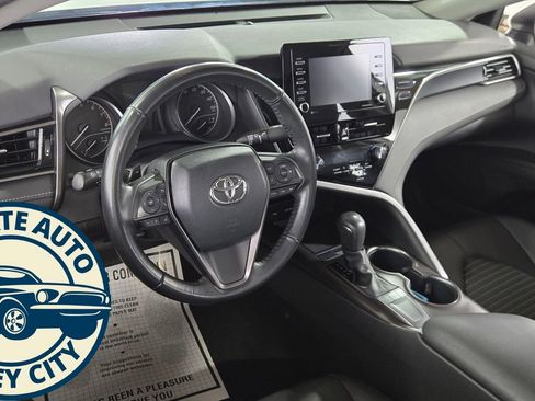 Used 2024 Toyota Camry SE image 9