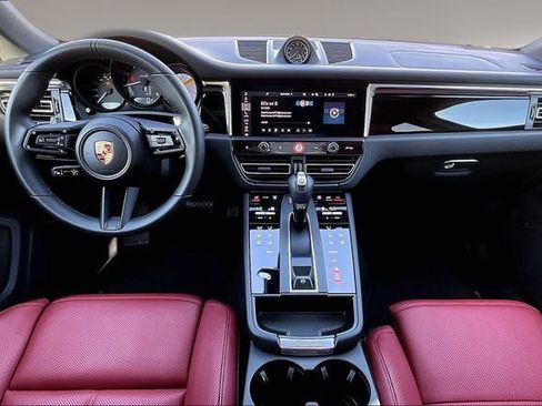 Used 2025 Porsche Macan image 7