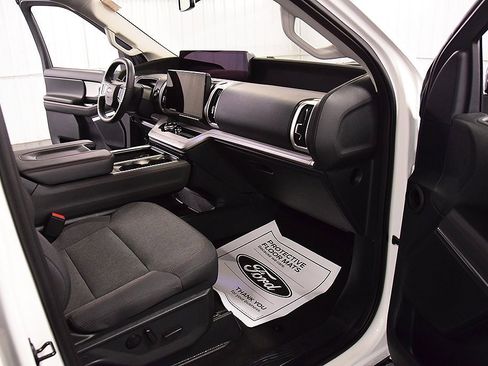 Used 2025 Ford Expedition Max Active image 31